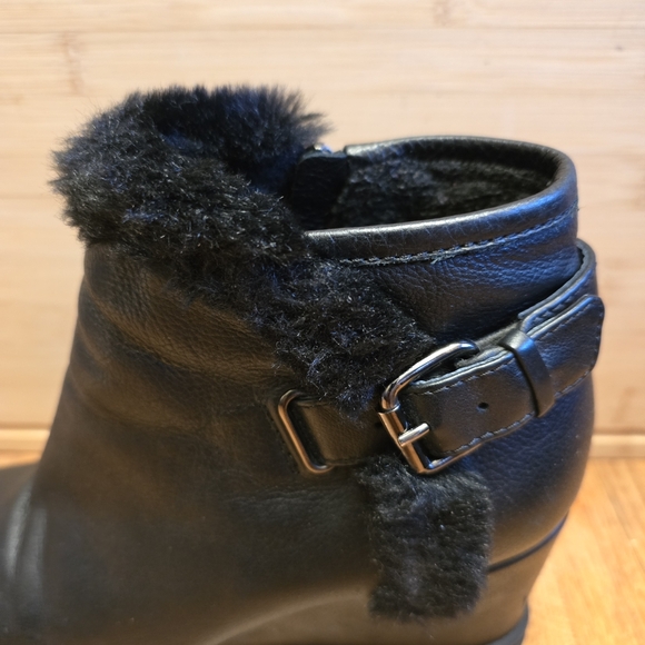 Aquatalia Cameron Black Faux Fur Trim Leather Wedge Bootie Sz 8.5 - Picture 7 of 9